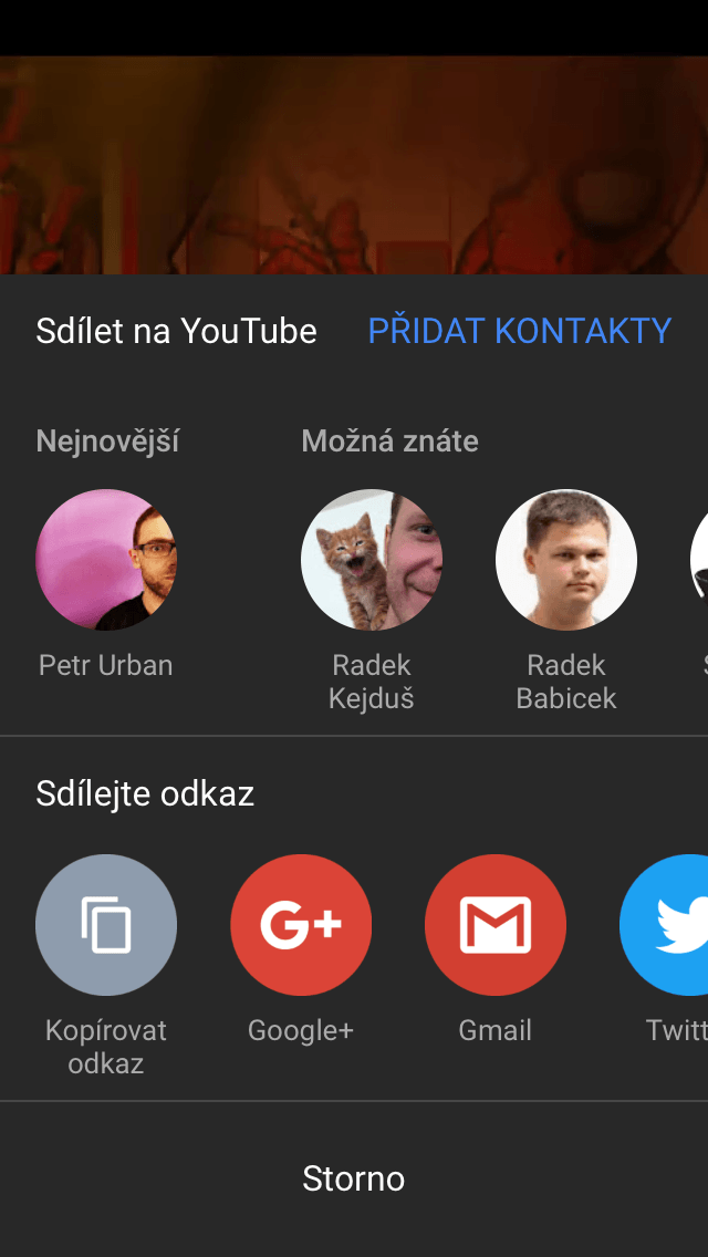 U přehráváného videa kliknete na tlačítko sdílet