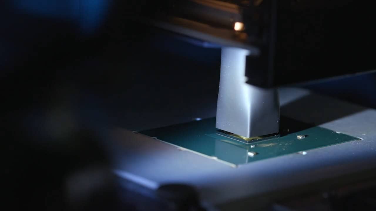 Vzorek procesoru Zhaoxin, možná KX-7000 na videu CentaurTech