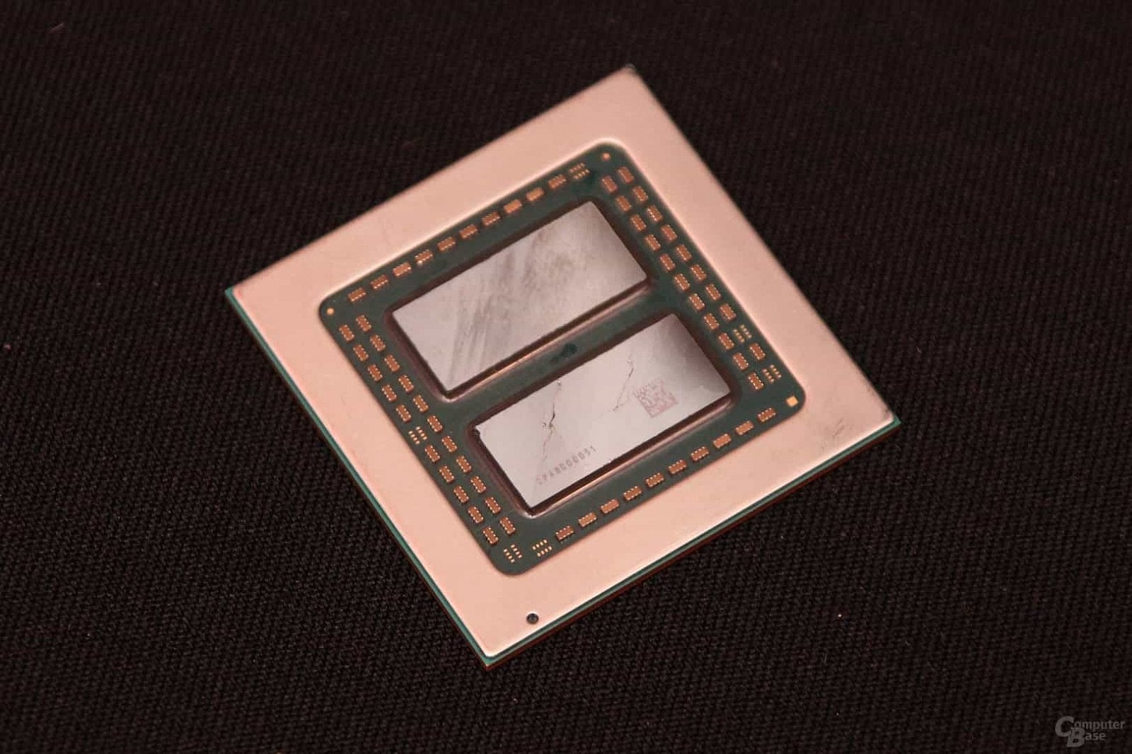 Takto vypadá dvojčipový Epyc Embedded 3000 (Foto: ComputerBase)