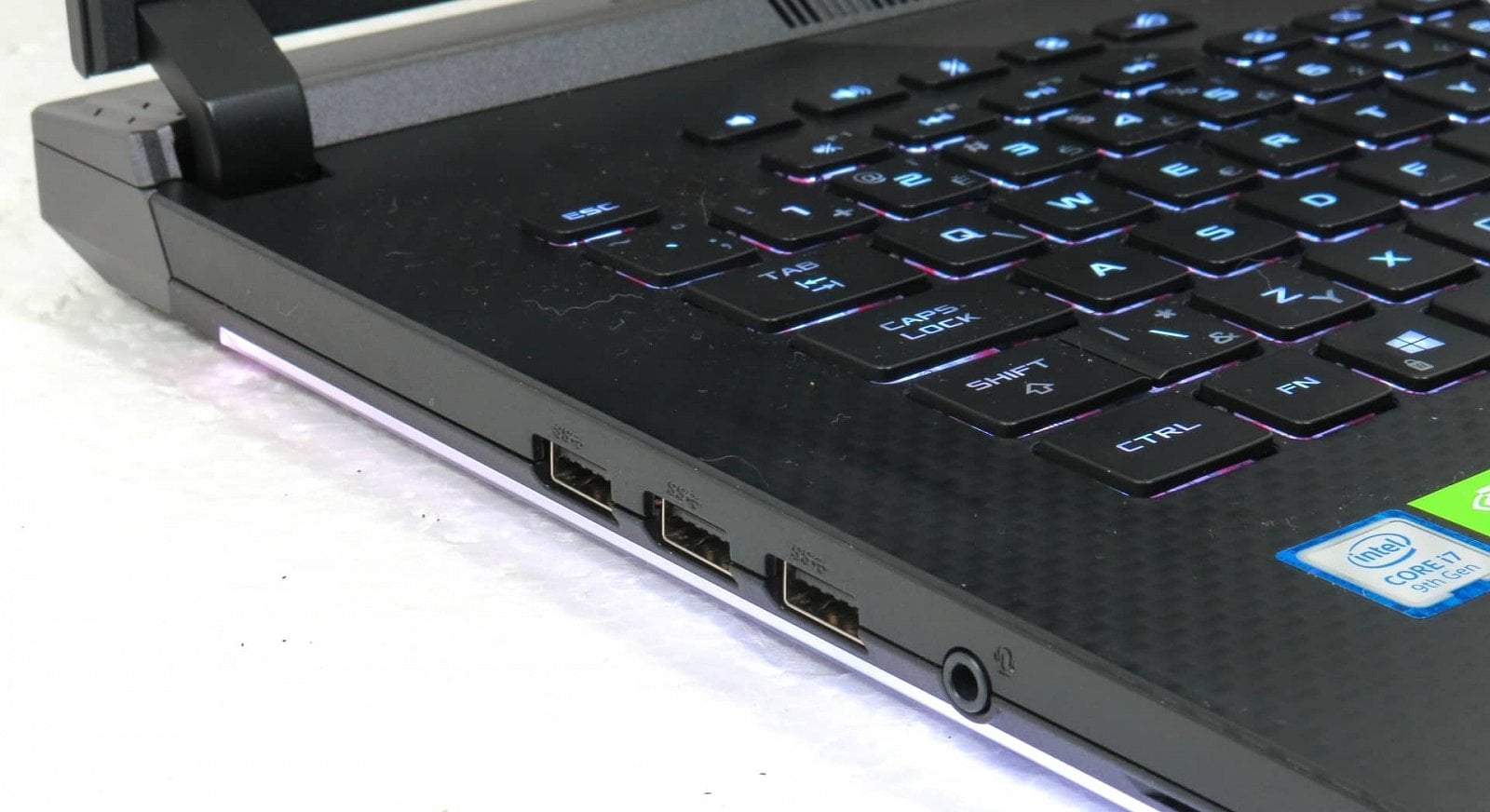 Asus Strix Scar III foto16