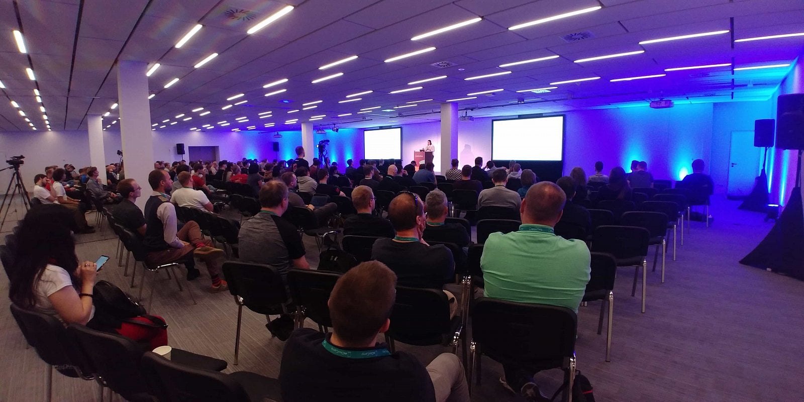 Přednášky probíhaly souběžně ve třech sálech