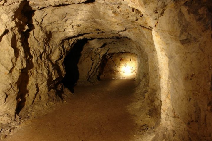 Na tomto místě zahynuli tři vězni při odpalování kusu skály