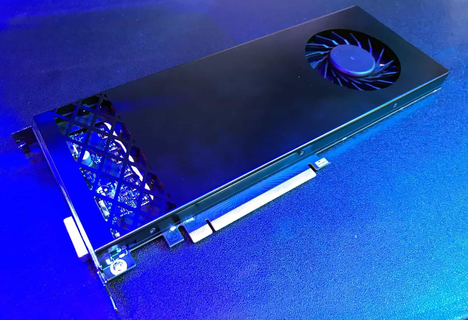 Colorful GeForce GTX 1660 Ti s jednoslotovým chladičem na Computexu 2019 (Zdroj: AnandTech)