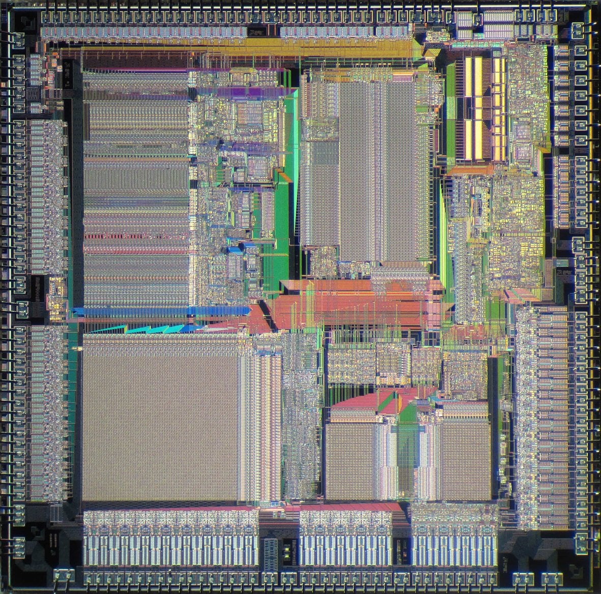 Fotografie čipu AMD Am29000-25GC (Foto: Wikimedia Commons, Pauli Rautakorpi)