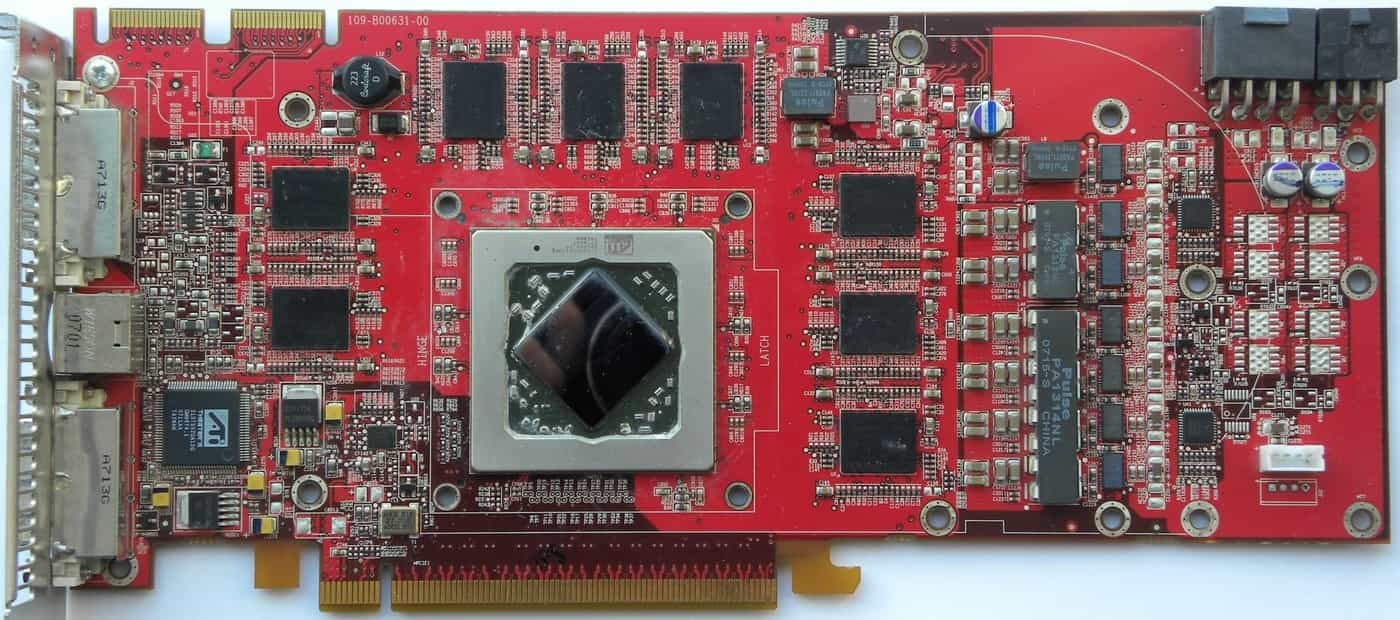 ATi Radeon HD 2900XT (Zdroj: <a href="http://www.vgamuseum.info/index.php/cpu/item/666-ati-radeon-hd-2900-xt">VGAMuseum.info</a>)