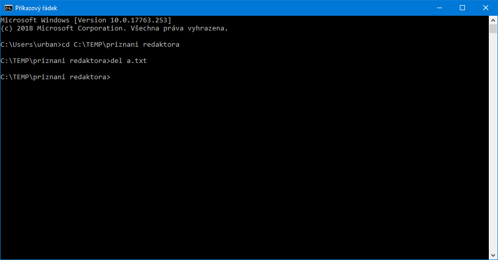 del smaže zadaný soubor