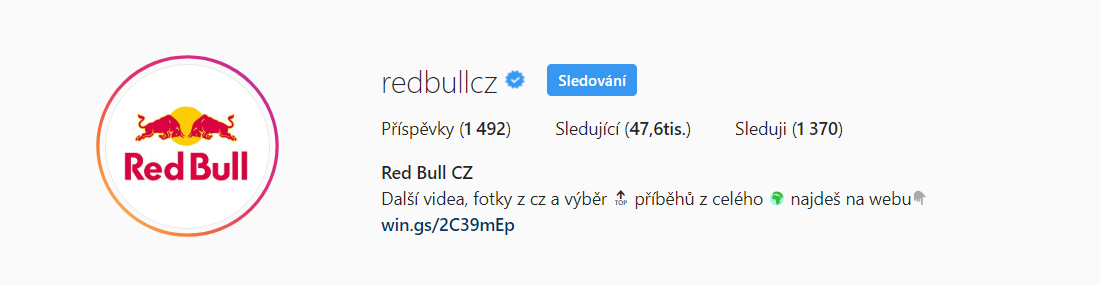 Red Bull CZ využívá emotikony a odkaz má ze zkracovače.
