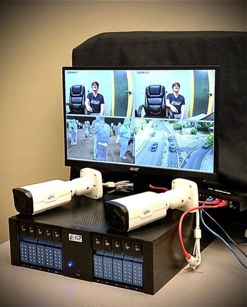 Referenční server s procesorem Zhaoxin KX-7000 