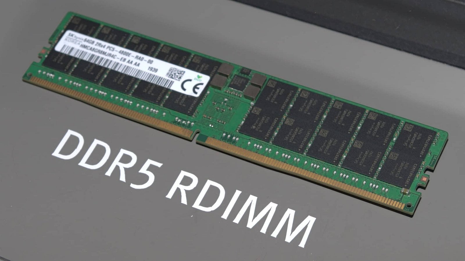 Registrovaný modul DDR5 na CES 2020 (Foto: AnandTech)