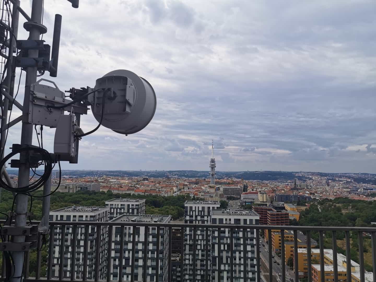 Pohled na Žižkovský vysílač