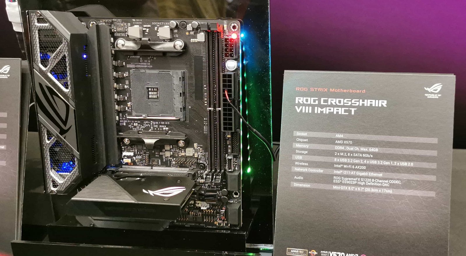 Asus ROG Crosshair VIII Impact, specifikace (Zdroj: AnandTech)