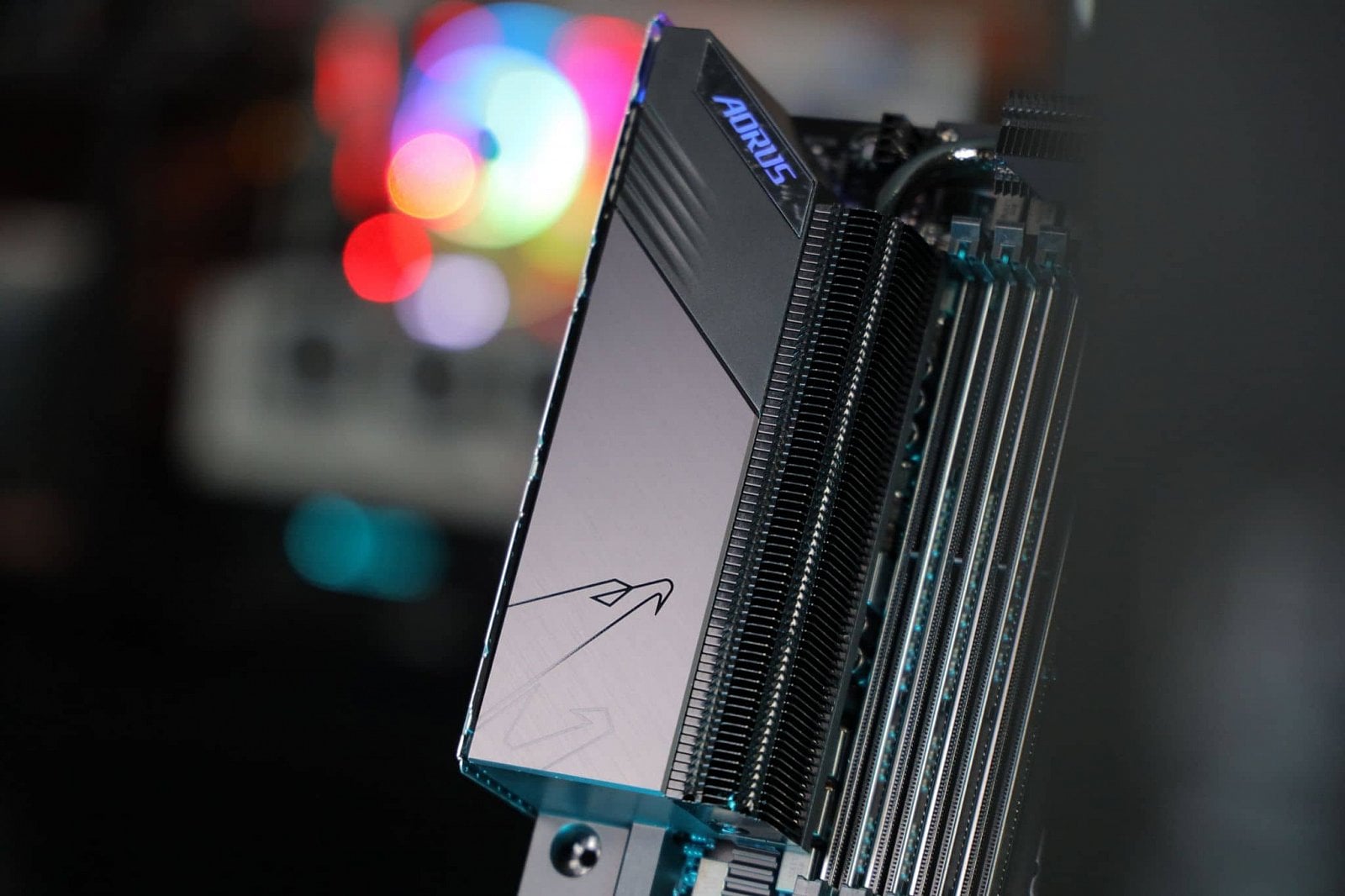 Deska platformy AMD TRX40 od Gigabyte Aorus 02