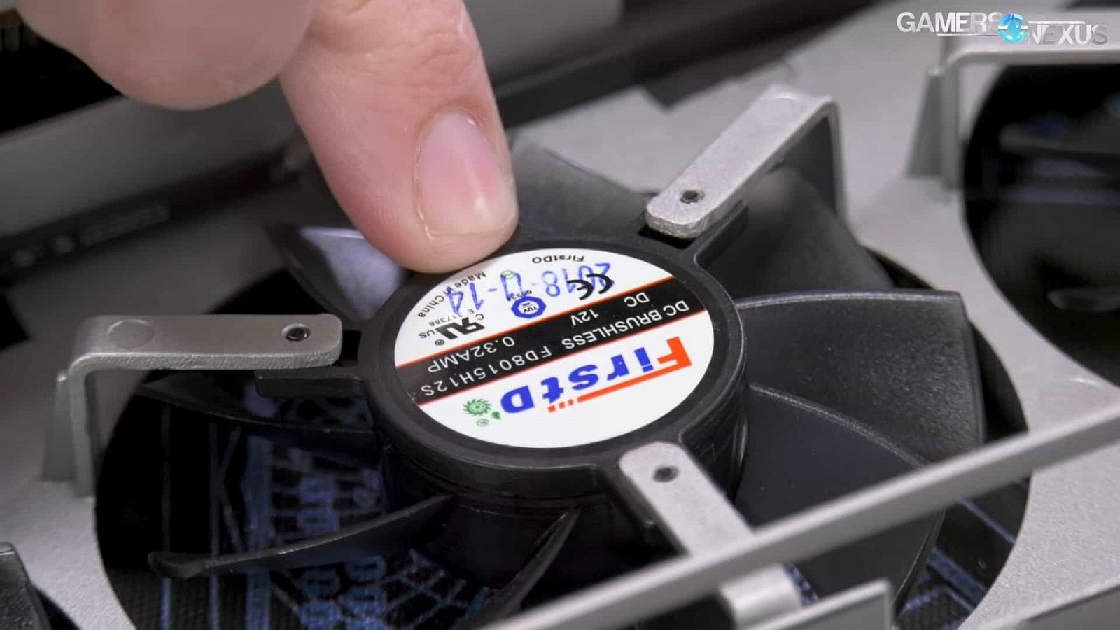 Ventilátor z Radeonu VII (Zdroj: GamersNexus)