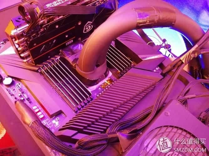 Gigabyte C621 Aorus Extreme (Foto: SMZDM.com)