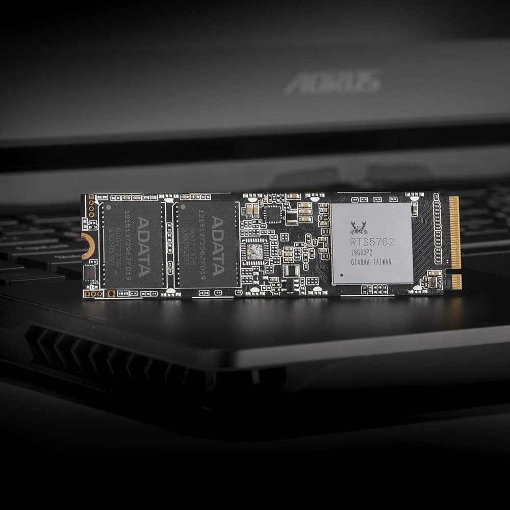 Adata XPG SX8100 NVMe SSD 05