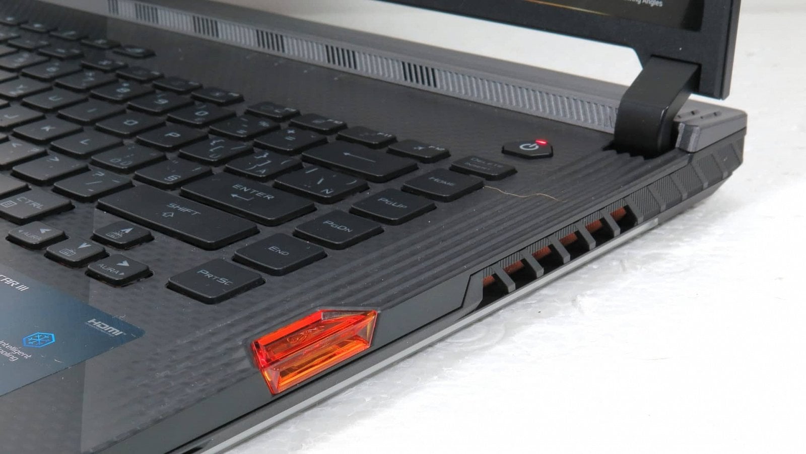 Asus Strix Scar III foto17