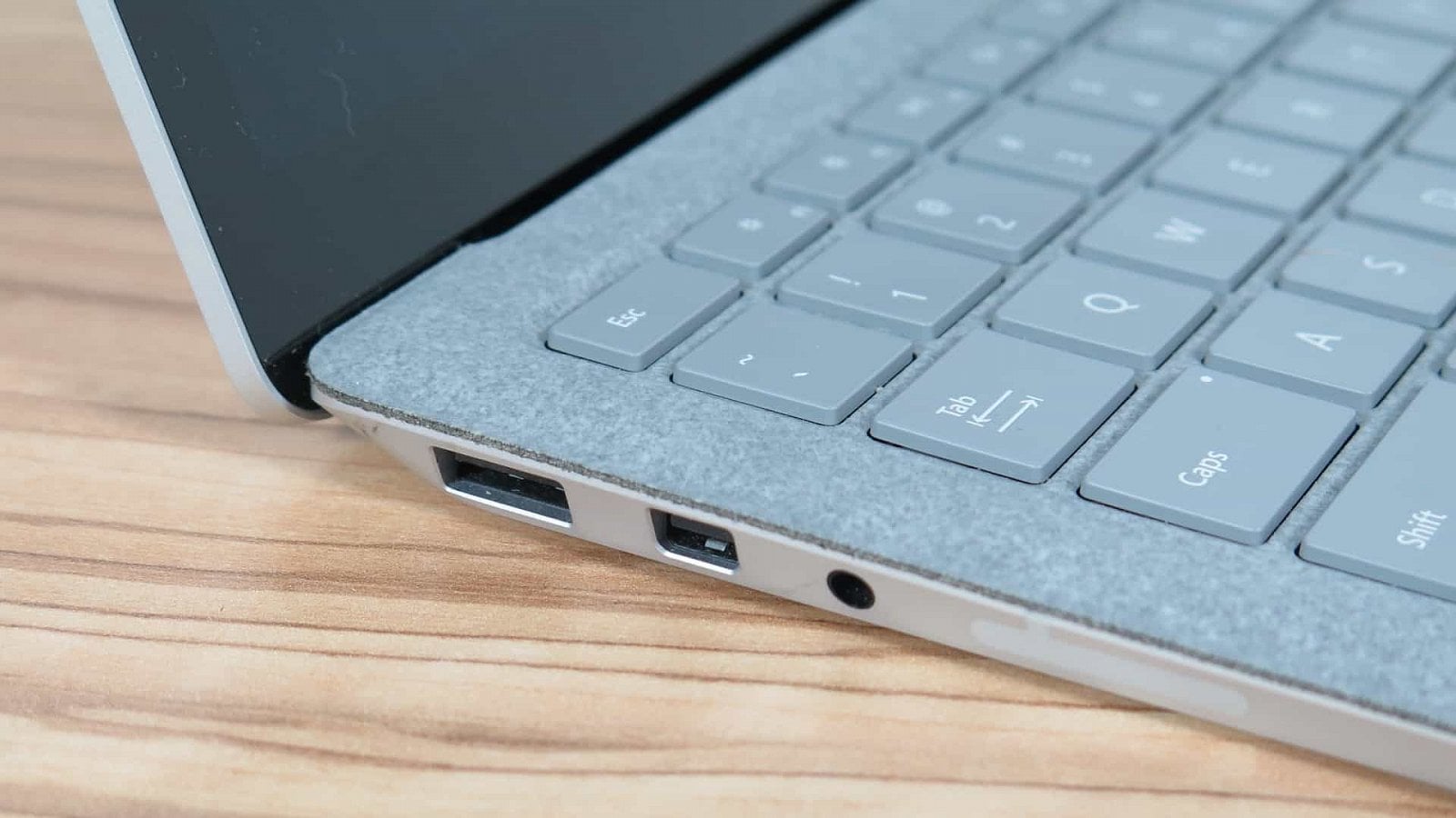 Microsoft Surface Laptop 2 4