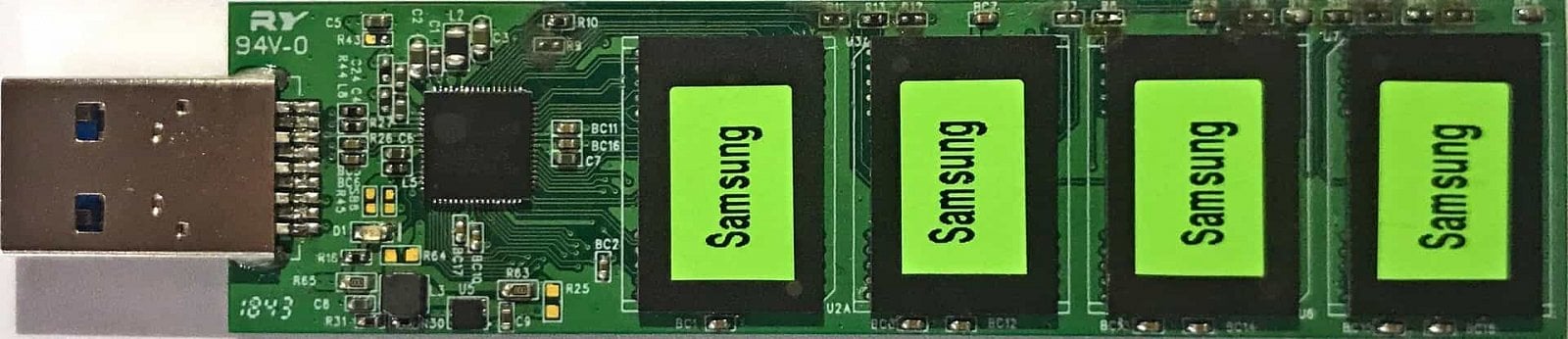 Prototyp SSD s řadičem SiliconMotion SM3282 na Computexu 2019 (Zdroj: AnandTech)