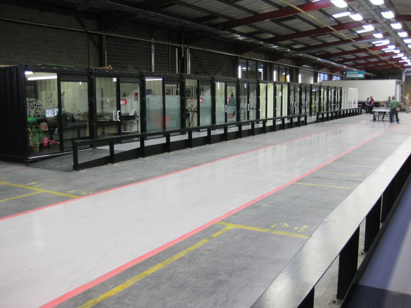 Originální kanceláře vznikly z přepravních kontejnerů.