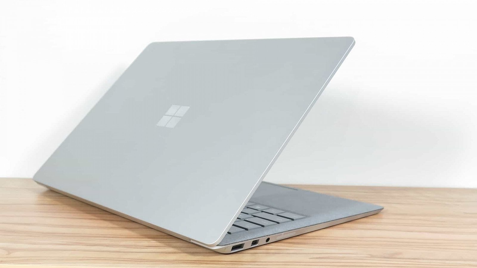 Microsoft Surface Laptop 2 6